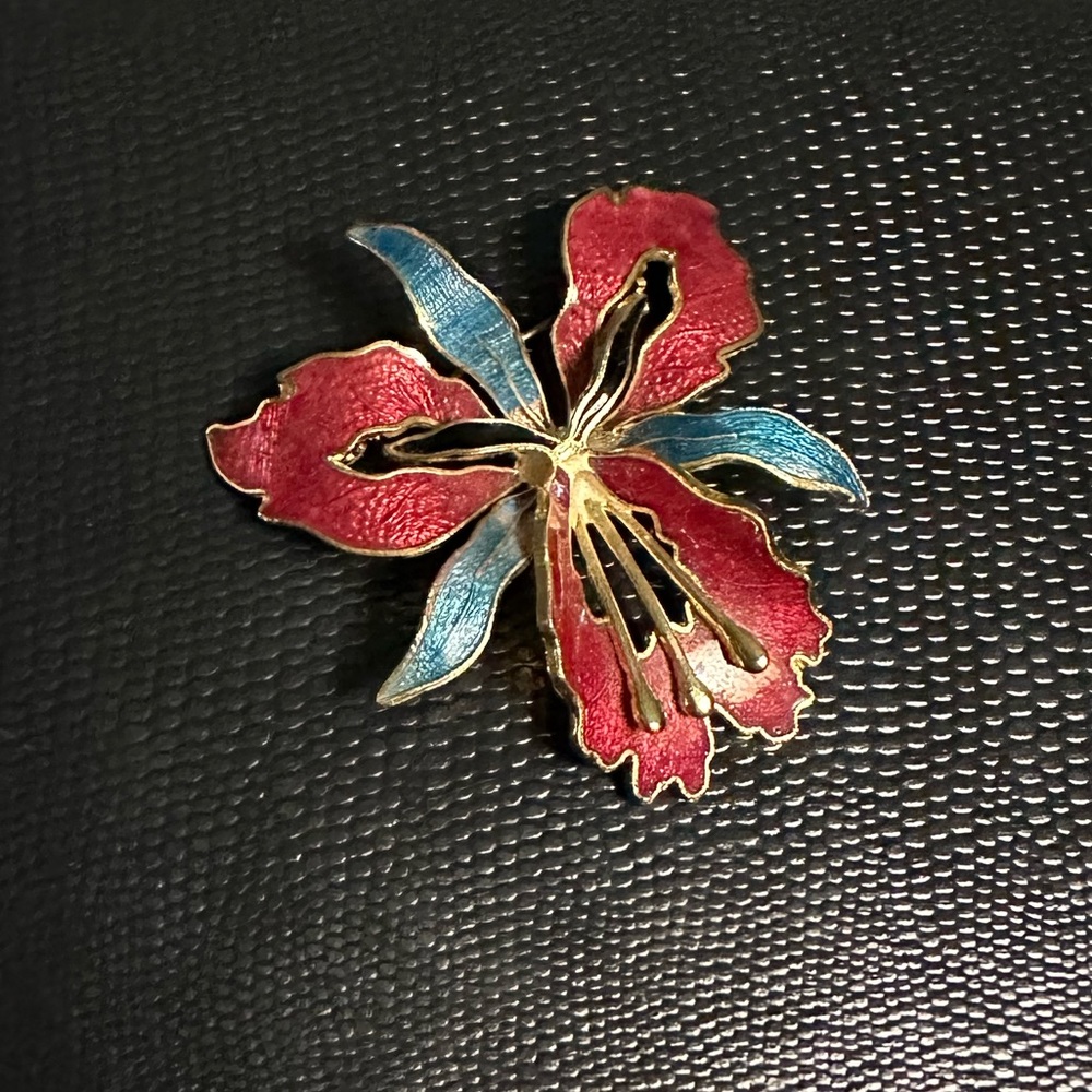 Vintage gold-plated burgundy/blue cloisonne enamel orchid broach - Picture 2 of 10